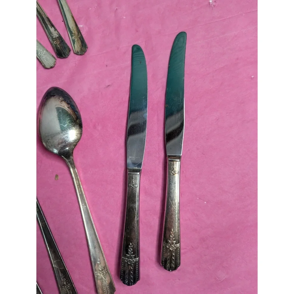 20 Lot WM A Rogers A1 Plus Onieda ltd tudor Silver plated flatware spoons forks‎